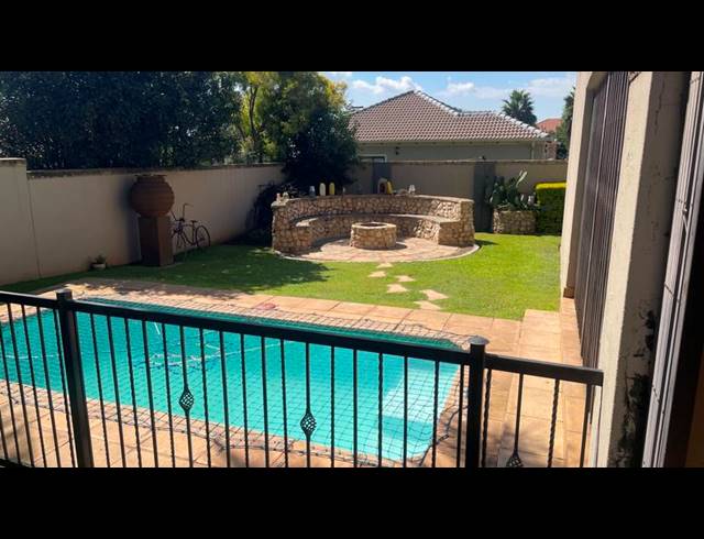 5 BEDROOM HOUSE FOR SALE IN STONERIDGE